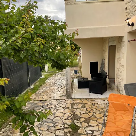 Au Calme Proche Centre شقة